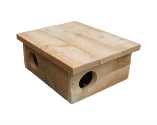 Upcycled knaagdieren huisje schuin van boven. Lokaal gemaakt van pallet hout op sociale werkplekken.