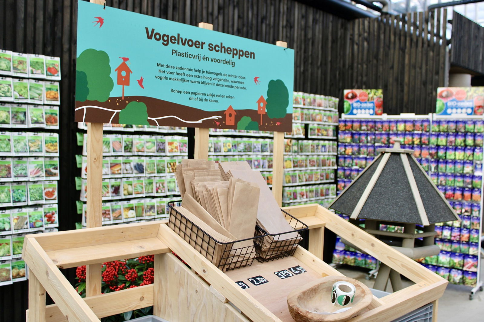 Vogelvoer scheppen bij Steck