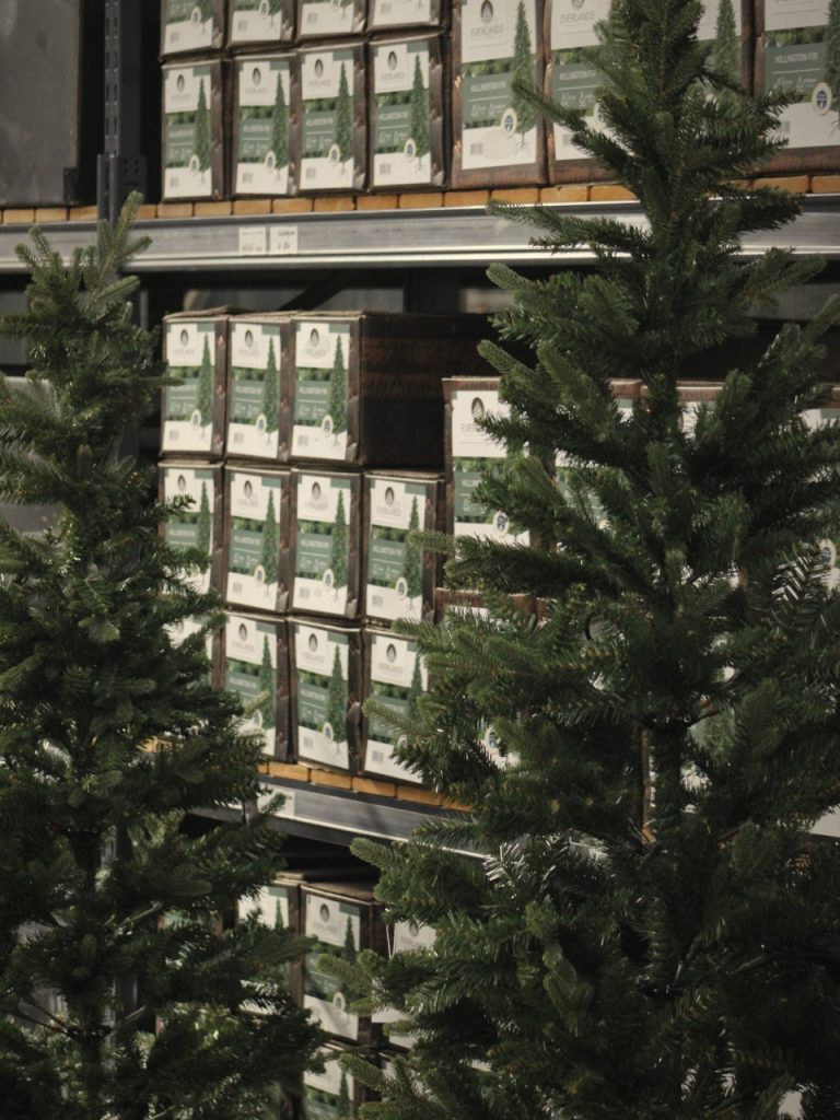 Everlands-kunstkerstbomen in de winkel van Steck Utrecht